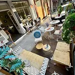 Studio A Louer Au Coeur Du Carre D Or A Nice, Rue Dalpozzo A 150 Metres Des Plages