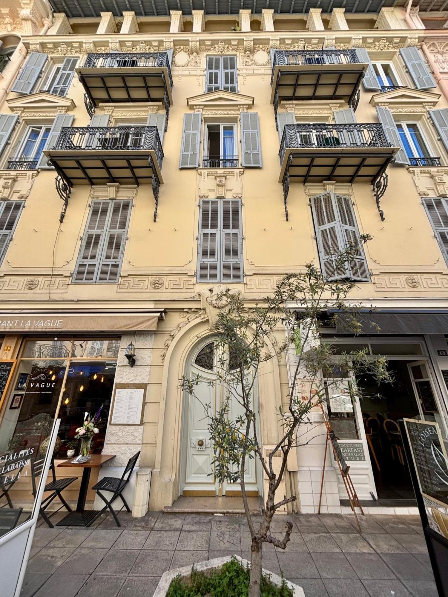 A Louer Au Coeur Du Carre Dor A Nice, Rue Dalpozzo A 150 Metres Des Plages Nice